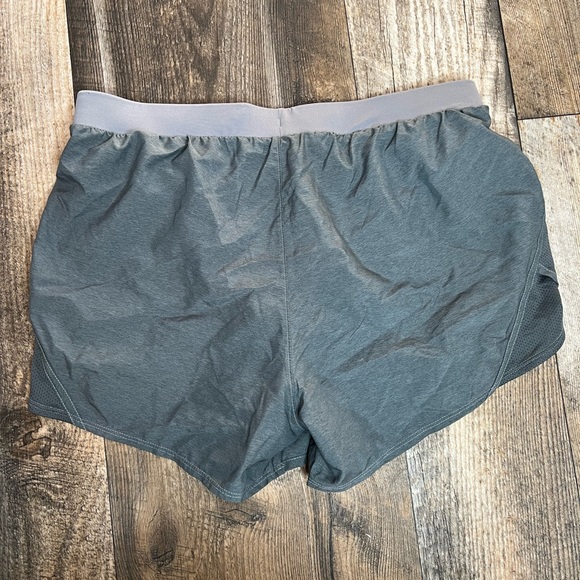 Women’s • Under Armour • Medium - Picture 5 of 6